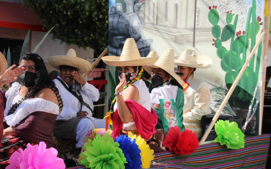 Tradicional desfile revolucionario El Sol de San Juan del Río